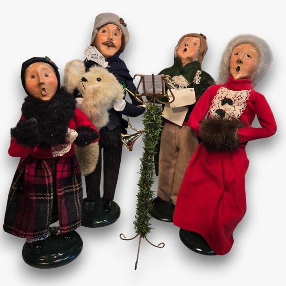 A unique collection of 12 Vintage BYERS CHOICE Ltd. Christmas Carolers - Picture 9 of 11
